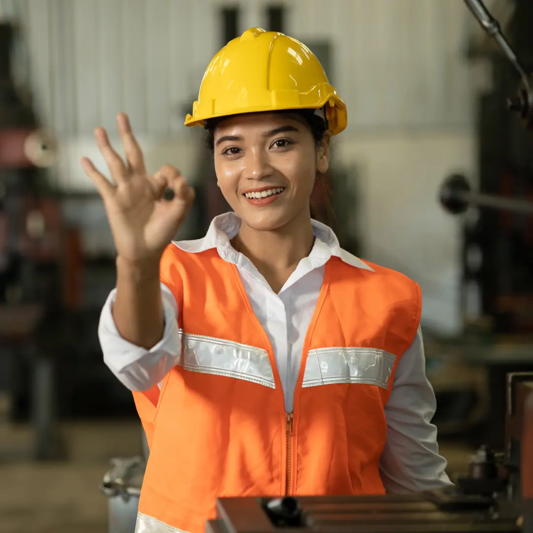 Salario emocional en la construcción: trabajadores en obra con ambiente laboral positivo y enfoque en bienestar